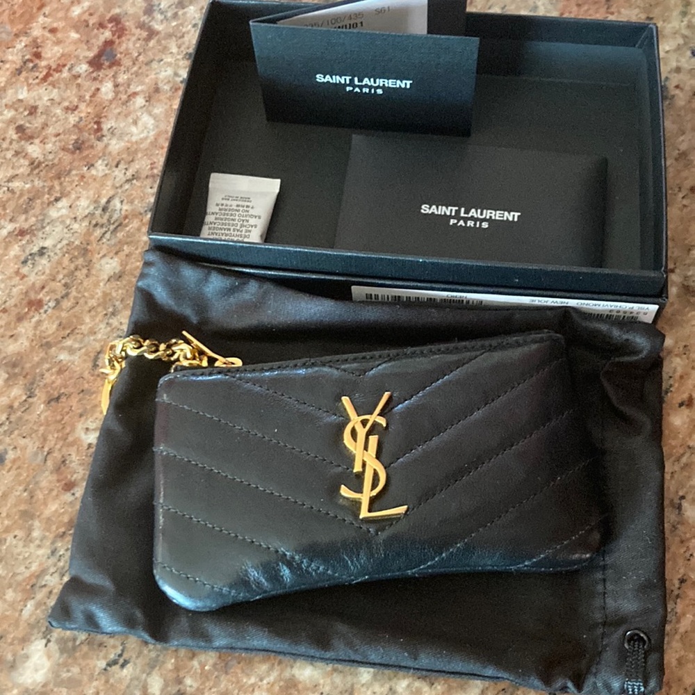 CASSANDRE SAINT LAURENT MATELASSÉ KEY WARE
ZIP TOP